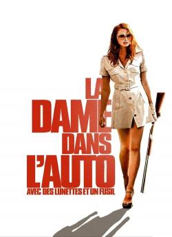 La Dame dans l'auto avec des lunettes et un fusil flemmix